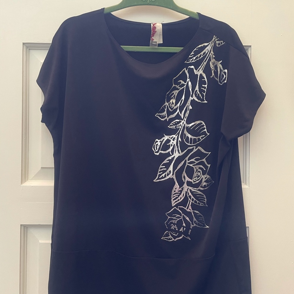Pretty Metallic Silver Silky Sushi Flower Top 1X